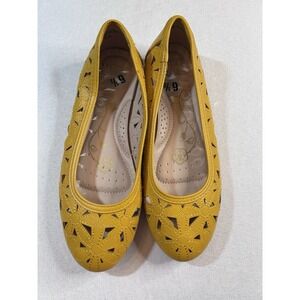 Mootsies Tootsies Charlann‎ Women's Flat Shoes 6.5M Gold/Yellow Faux Leather